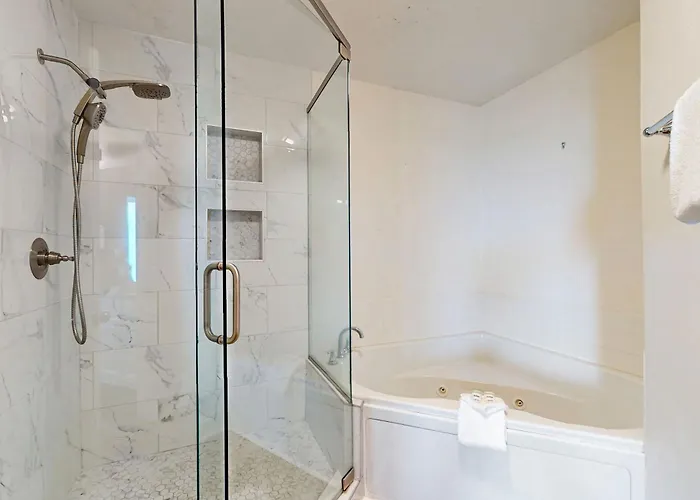 Beachfront With Gulf View & Shared Pools & Hot Tubs - Snowbirds Welcome Gulf Shores